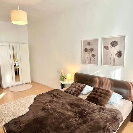 Apartment Caroline - Old Town, Ac Bratislava Buitenkant foto